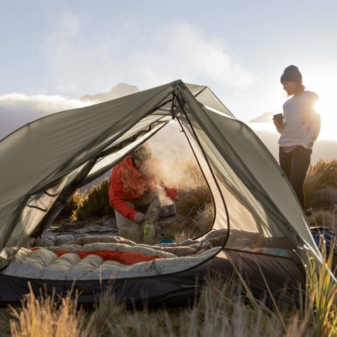 Туристические палатки для походов в горы и отдыха в кемпинге